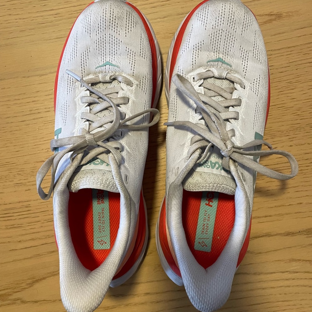 HOKA Mach 4
